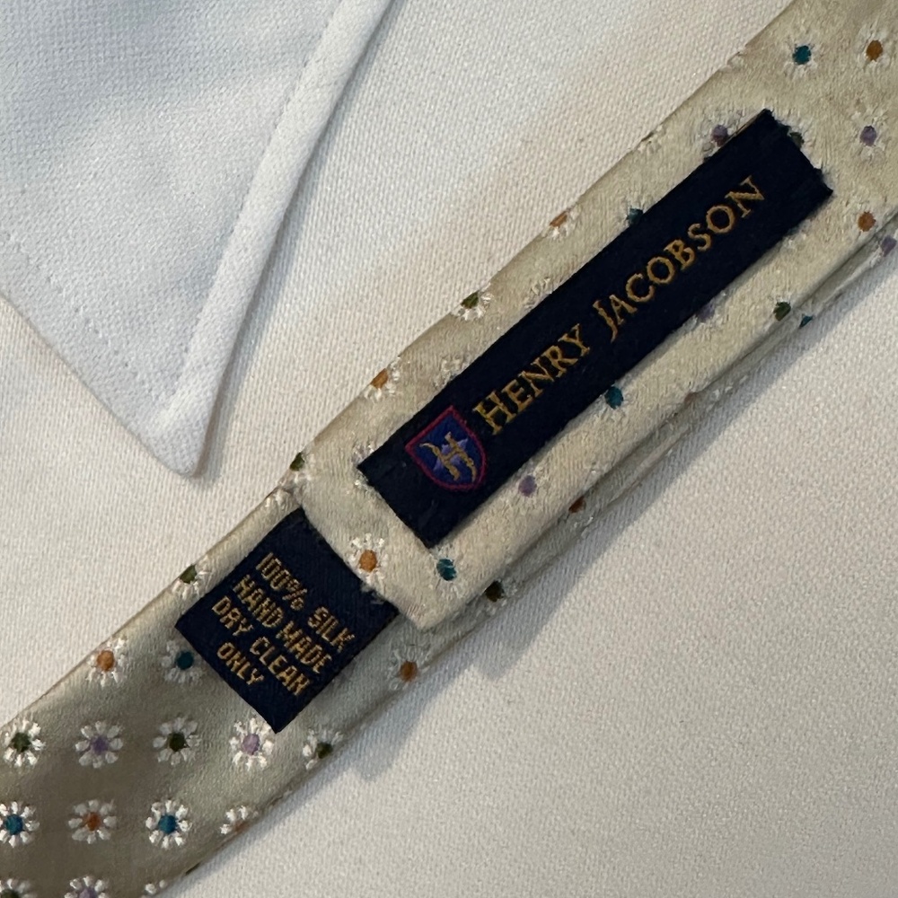 Henry Jacobson 100% silk, khaki ground floral woven bow tie. - Picture 3 of 4